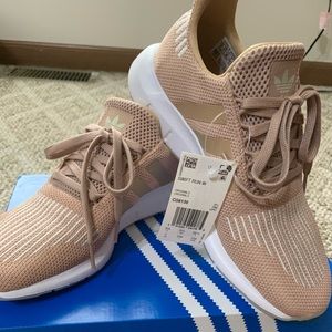 Adidas swift run women’s brand new